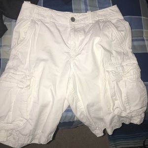 American Eagle white cargo shorts